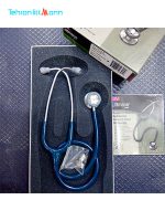گوشی پزشکی لیتمن کلاسیک ۲ اطفال آبی کاربنی ۲۱۱۹ جعبه باز شده در کنار دفترچه