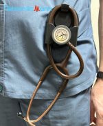 هولدر گوشی پزشکی Movamed Stethscope Holder - نمونه کاربرد 3 Usage